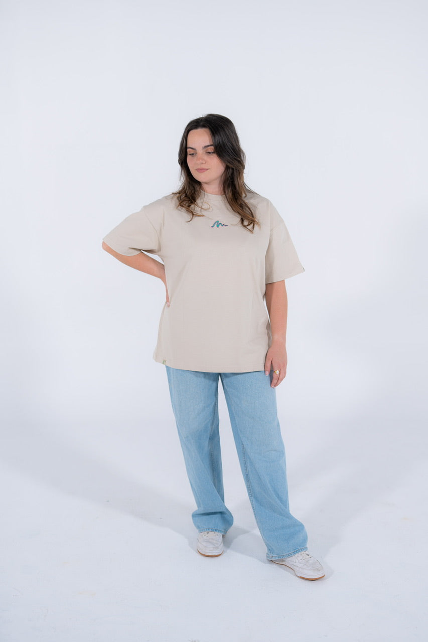 Retro Club white oversized tee – chest logo streetwear fit